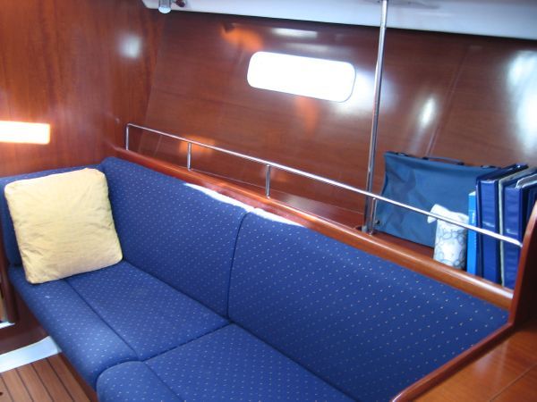 Pearl's Starboard Setee