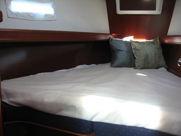 Pearl's V Berth
