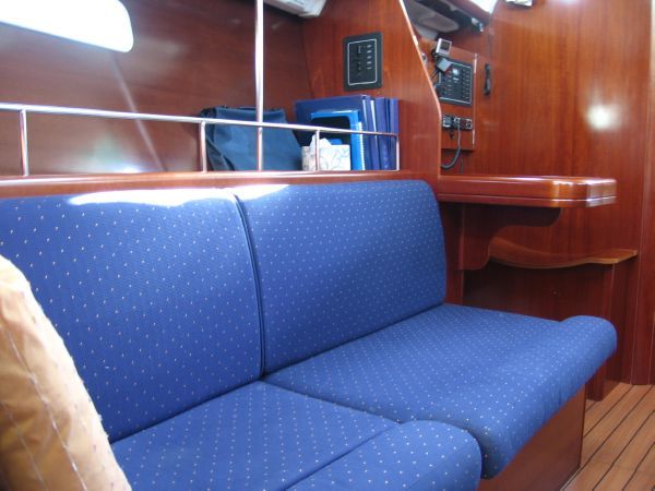 Pearl's Starboard Setee